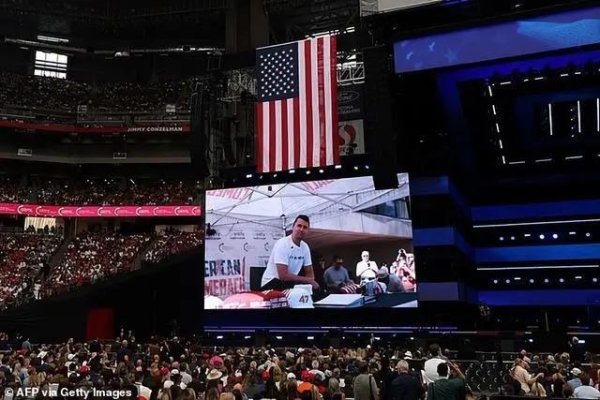 金御网 马斯克和特朗普在追悼会上重逢，握手聊天似“破冰”，却也引发争议